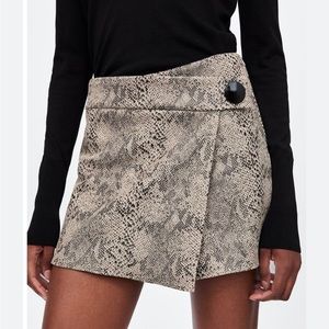 Zara snakeskin skort - USA and EUR size S